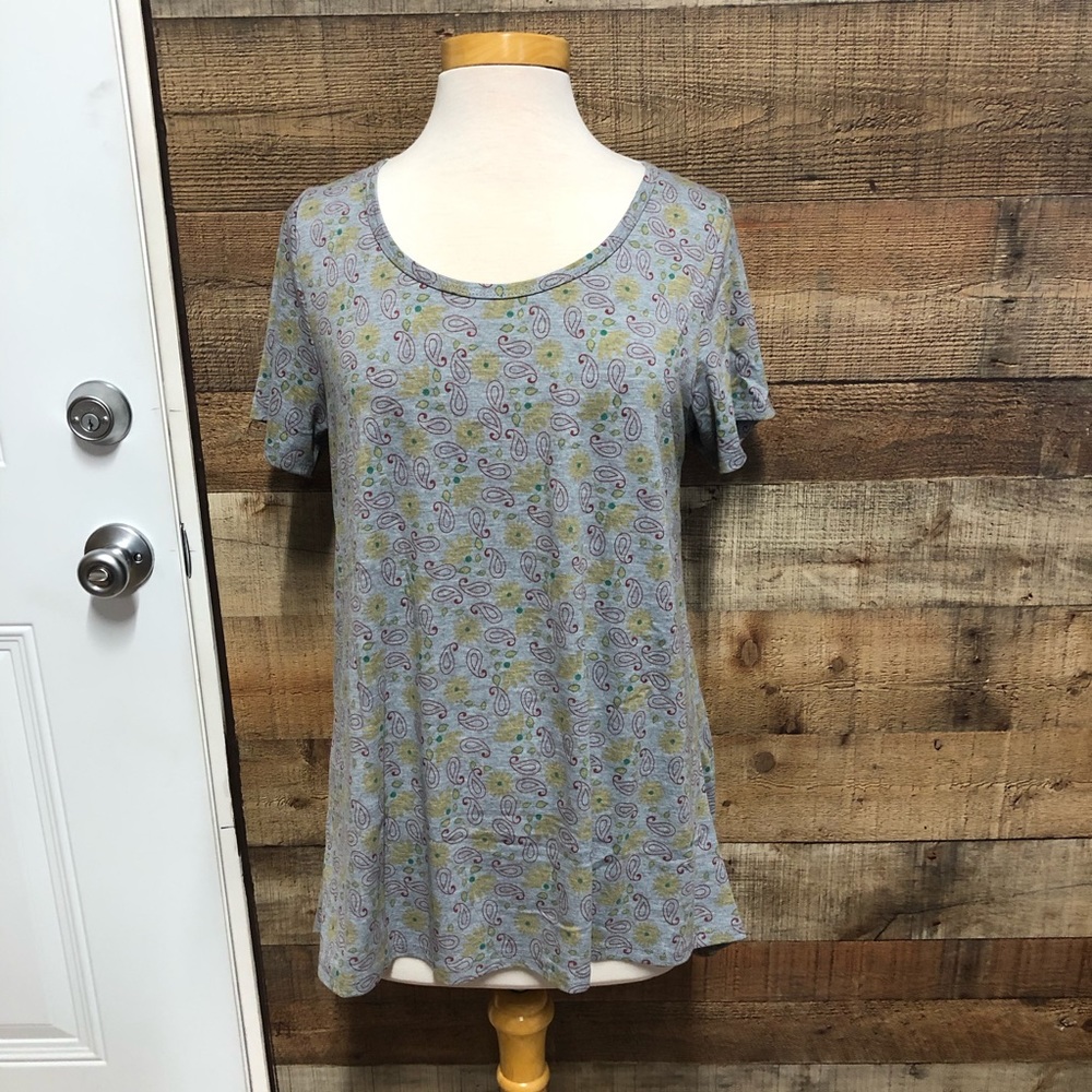NWOT LuLaRoe Daisy & Paisley Classic T